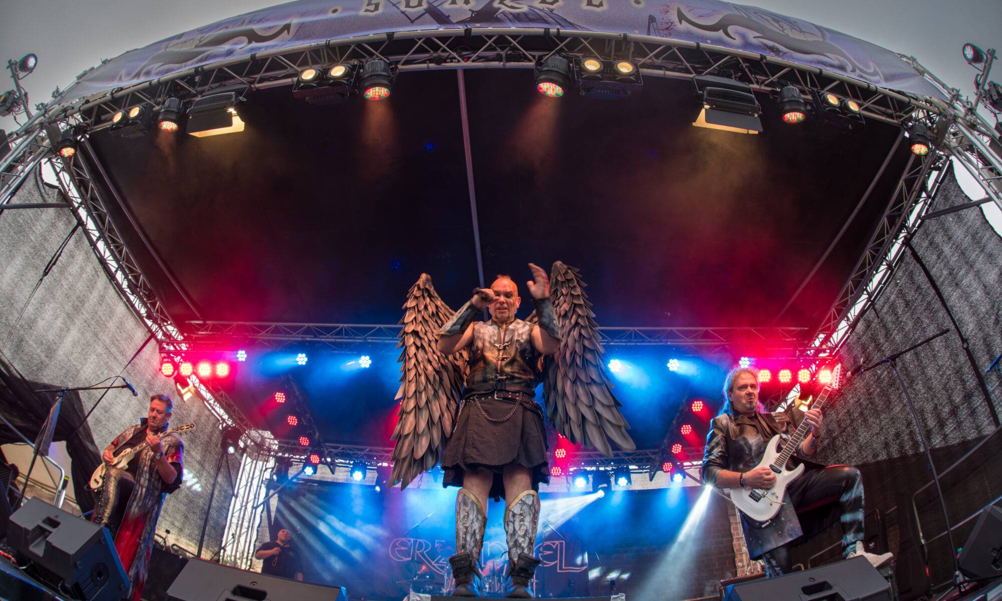 ERZENGEL live mit Flügeln beim Village Rock Söhlde – Prophetic Hardrock, Nebel & Licht.